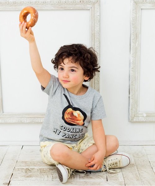 BREEZE(ブリーズ)の「ネット限定4色2柄たべものTシャツ(Tシャツ/カットソー・キッズ・グレー/サックスブルー/ピンク/イエロー・100/110/120/130/140/80/90/95)」の6枚目の写真