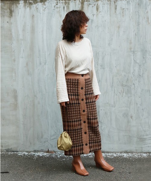 TODAYFUL（トゥデイフル）の「チェックニットスカート（スカート・レディース・ネイビー/ブラウン・FREE）」の3枚目の写真