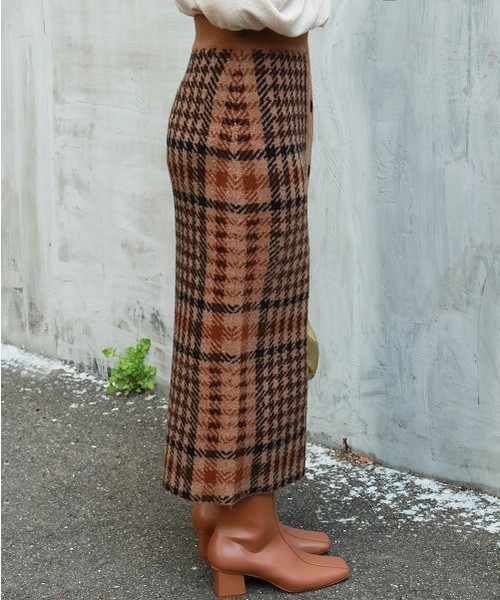 TODAYFUL（トゥデイフル）の「チェックニットスカート（スカート・レディース・ネイビー/ブラウン・FREE）」の4枚目の写真