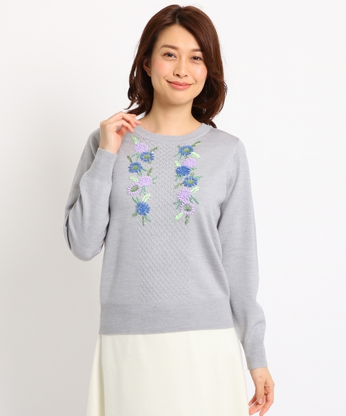 Sunauna(スーナウーナ)の「【洗える】マーガレットモール刺しゅうニット(ニット/セーター・レディース・ライトグレー系/ネイビー系/ピンク系・38/40)」の4枚目の写真