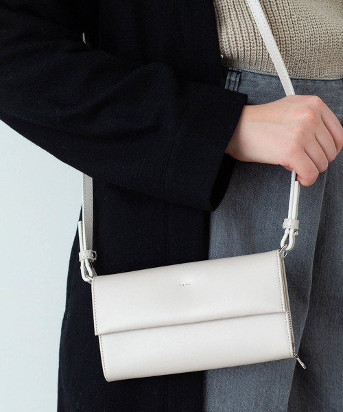 YAHKI（ヤーキ）の「【YAHKI(ヤーキ)】《STUDIOUS別注》お財布ショルダーミニバッグ YH-246（ショルダーバッグ・レディース・ブラック/ベージュ・FREE）」の6枚目の写真