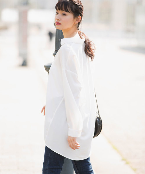 Luz Llena(ラズレナ)の「エステルブロードスキッパーシャツ(シャツ/ブラウス・レディース・ブラック/オフホワイト/グレイッシュベージュ・MEDIUM)」の2枚目の写真