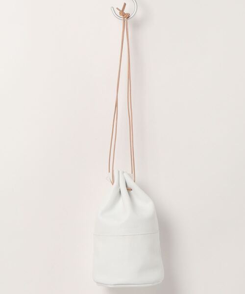 BICASH（ビカーシ）の「【BICASH/ビカーシ】レザー巾着バッグ/#B842（ショルダーバッグ・メンズ・ブラック/ダークブラウン/ネイビー/ブラウン/レッド/グリーン/アイボリー/オフホワイト/ホワイト/タン/グレー/ダークネイビー/シルバー・FREE/SMALL）」の2枚目の写真