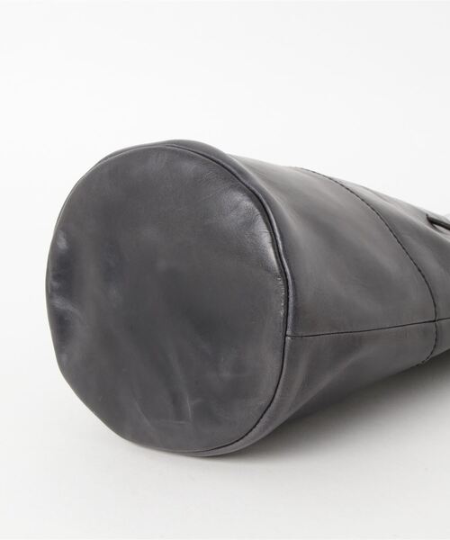 BICASH（ビカーシ）の「【BICASH/ビカーシ】レザー巾着バッグ/#B842（ショルダーバッグ・メンズ・ブラック/ダークブラウン/ネイビー/ブラウン/レッド/グリーン/アイボリー/オフホワイト/ホワイト/タン/グレー/ダークネイビー/シルバー・FREE/SMALL）」の14枚目の写真