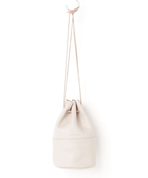 BICASH（ビカーシ）の「【BICASH/ビカーシ】レザー巾着バッグ/#B842（ショルダーバッグ・メンズ・ブラック/ダークブラウン/ネイビー/ブラウン/レッド/グリーン/アイボリー/オフホワイト/ホワイト/タン/グレー/ダークネイビー/シルバー・FREE/SMALL）」の4枚目の写真