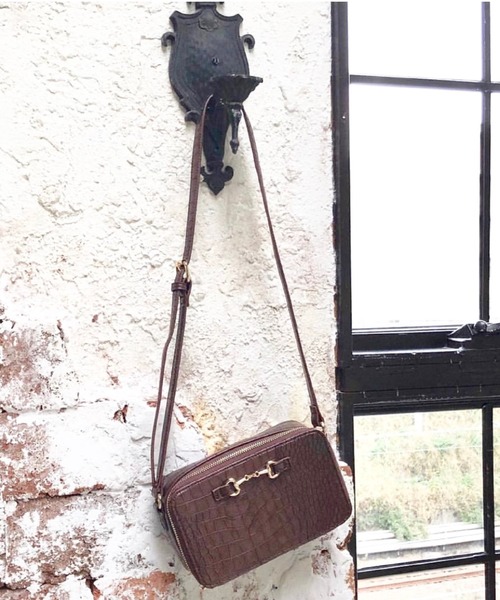 archives（アルシーヴ）の「クロコスクエアショルダー（ショルダーバッグ・レディース・ブラック/ブラウン/グレー系その他・MEDIUM）」の3枚目の写真