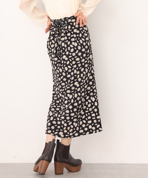 one after another NICE CLAUP(ワンアフターアナザーナイスクラップ)の「うしろレースアップチューリップスカート(スカート・レディース・アイボリー/ブラック系その他/モカ/グリーン系その他/ベージュ系その他/ブラウン系その他/チェック・FREE)」の3枚目の写真