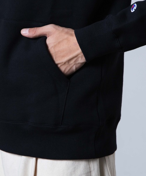 Champion(チャンピオン)の「WEGO/Champion 起毛ロゴプルパーカー(パーカー・メンズ・ホワイト/ブラック/ダークグリーン・LARGE/MEDIUM)」の19枚目の写真