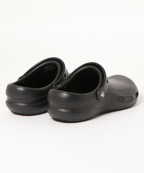 crocs(クロックス)の「《crocs》ビストロ(サンダル・メンズ・ブラック/ホワイト・24.0cm/27.0cm/25.0cm/28.0cm/29.0cm/26.0cm/23.0cm/22.0cm)」の3枚目の写真