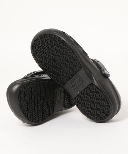crocs(クロックス)の「《crocs》ビストロ(サンダル・メンズ・ブラック/ホワイト・24.0cm/27.0cm/25.0cm/28.0cm/29.0cm/26.0cm/23.0cm/22.0cm)」の4枚目の写真