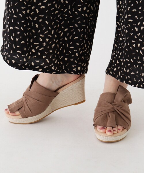 DRESKIP（ドレスキップ）の「◆ねじりリボンまが～るサンダル（サンダル・レディース・ブラック/グリーン/ブラウン系/ベージュ系・35/45/25）」の16枚目の写真