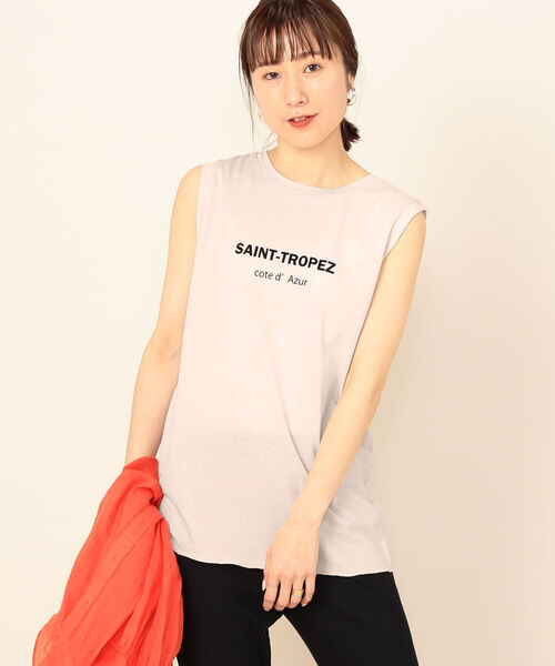 NOLLEY’S（ノーリーズ）の「ドライ天竺ノースリーブロゴTシャツ（Tシャツ/カットソー・レディース・オフホワイト/ブラック/ベージュ・FREE）」の2枚目の写真