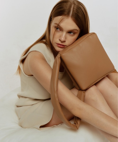 SAMO ONDOH（セイモオンド）の「【SAMO ONDOH】SPONGE BAG M LAMBSKIN / セイモオンド スポンジバッグ M ラムスキン（ショルダーバッグ・レディース・ブラック/ピンク/グリーン/クリーム/ブラウン/ブルー/レモンイエロー/スモーキーグリーン系・FREE）」の3枚目の写真