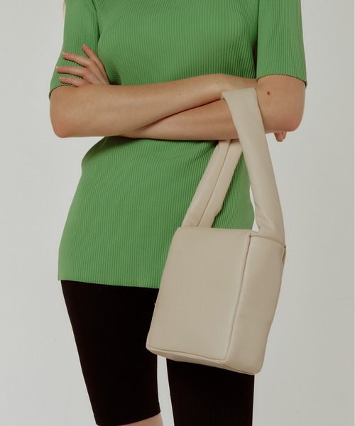 SAMO ONDOH（セイモオンド）の「【SAMO ONDOH】SPONGE BAG M LAMBSKIN / セイモオンド スポンジバッグ M ラムスキン（ショルダーバッグ・レディース・ブラック/ピンク/グリーン/クリーム/ブラウン/ブルー/レモンイエロー/スモーキーグリーン系・FREE）」の4枚目の写真