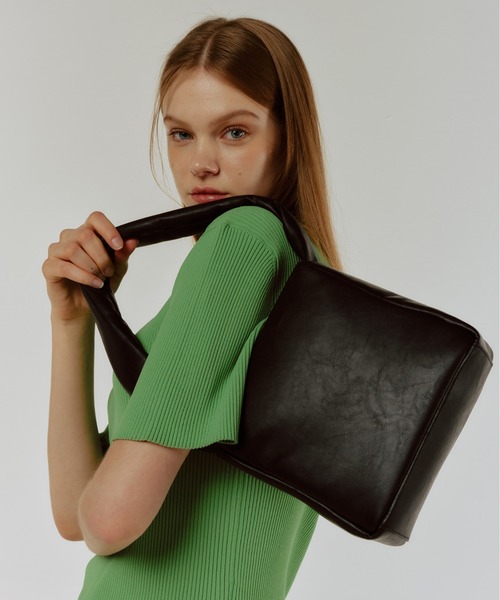 SAMO ONDOH（セイモオンド）の「【SAMO ONDOH】SPONGE BAG M LAMBSKIN / セイモオンド スポンジバッグ M ラムスキン（ショルダーバッグ・レディース・ブラック/ピンク/グリーン/クリーム/ブラウン/ブルー/レモンイエロー/スモーキーグリーン系・FREE）」の2枚目の写真