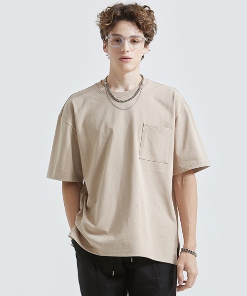 AT THE MOMENT(アットザモーメント)の「【AT THE MOMENT 】ビッグポケット オーバーサイズティーシャツ / Big Pocket Oversized T-shirt(Tシャツ/カットソー・メンズ・ホワイト/ブラック/ベージュ/ブルーグレー・MEDIUM/LARGE)」の1枚目の写真