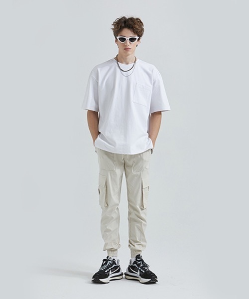 AT THE MOMENT(アットザモーメント)の「【AT THE MOMENT 】ビッグポケット オーバーサイズティーシャツ / Big Pocket Oversized T-shirt(Tシャツ/カットソー・メンズ・ホワイト/ブラック/ベージュ/ブルーグレー・MEDIUM/LARGE)」の17枚目の写真