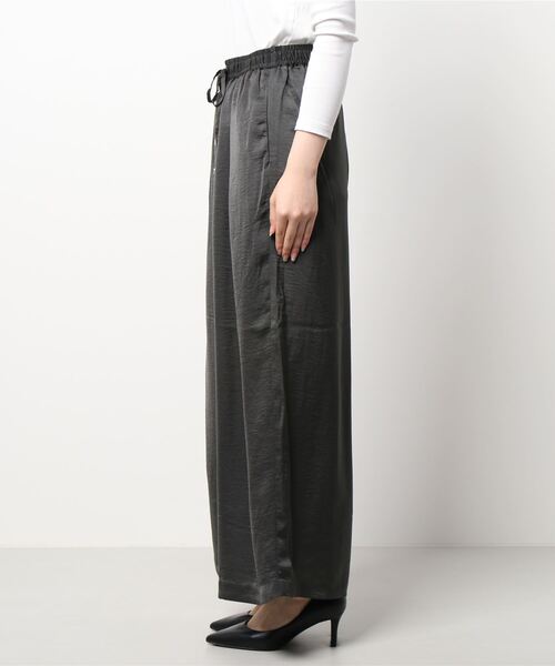 Alluge（アルージュ）の「ビンテージサテンイージーワイドパンツ（その他パンツ・レディース・ブラウン/ブラック・FREE）」の5枚目の写真