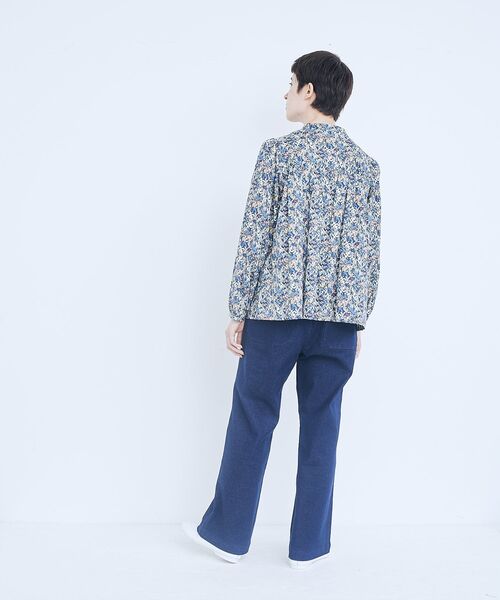 NIMES（ニーム）の「Liberty スタンドカラーブラウス（シャツ/ブラウス・レディース・ネイビー/ブルー/グリーン・F）」の7枚目の写真