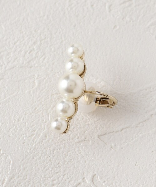 SHOO・LA・RUE（シューラルー）の「◆フェイクパール5粒イヤーカフ（イヤリング・レディース・ゴールド・00）」の3枚目の写真