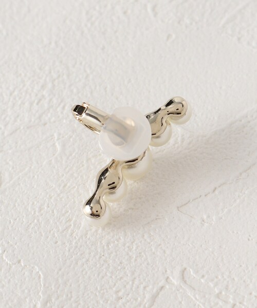 SHOO・LA・RUE（シューラルー）の「◆フェイクパール5粒イヤーカフ（イヤリング・レディース・ゴールド・00）」の5枚目の写真