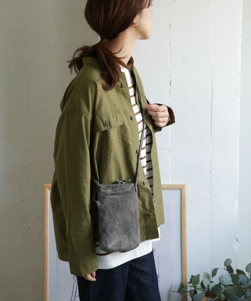 URBAN RESEARCH DOORS（アーバンリサーチドアーズ）の「コットンミリタリースタンドシャツ（シャツ/ブラウス・レディース・カーキ/ネイビー・ONE）」の3枚目の写真