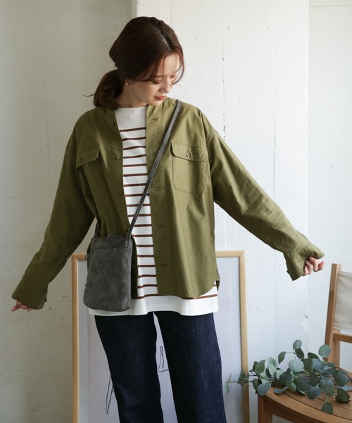 URBAN RESEARCH DOORS（アーバンリサーチドアーズ）の「コットンミリタリースタンドシャツ（シャツ/ブラウス・レディース・カーキ/ネイビー・ONE）」の6枚目の写真