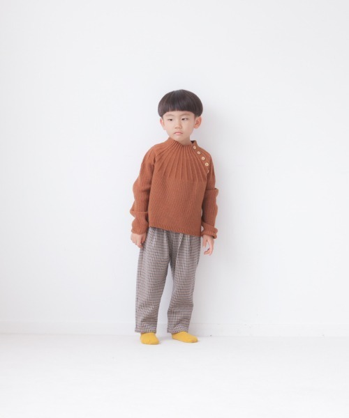 LOWRYS FARM（ローリーズファーム）の「ボタンツキボトルネックニット　218918（ニット/セーター・キッズ・ブラウン/カーキ/アイボリー・110cm/120cm/130cm）」の4枚目の写真