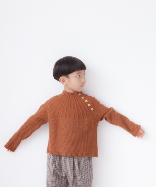 LOWRYS FARM（ローリーズファーム）の「ボタンツキボトルネックニット　218918（ニット/セーター・キッズ・ブラウン/カーキ/アイボリー・110cm/120cm/130cm）」の6枚目の写真