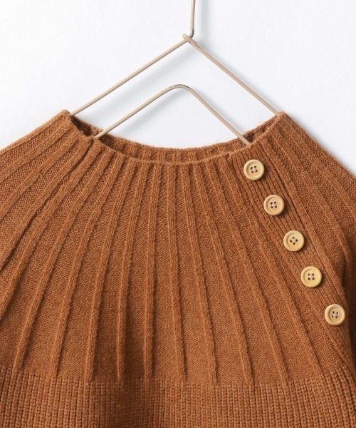 LOWRYS FARM（ローリーズファーム）の「ボタンツキボトルネックニット　218918（ニット/セーター・キッズ・ブラウン/カーキ/アイボリー・110cm/120cm/130cm）」の10枚目の写真