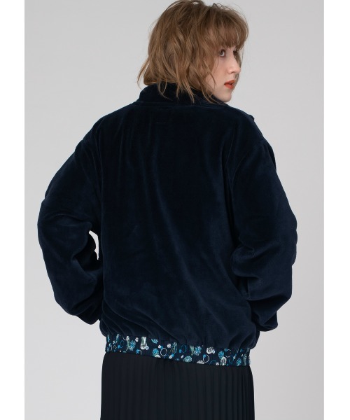 Design Tshirts Store graniph（デザイン　ティーシャツ　ストア　グラニフ）の「ドローイングオブジェリーフィッシュ｜ボアフリースカットアウター（ブルゾン・メンズ・ネイビー・SMALL/MEDIUM/LARGE）」の6枚目の写真