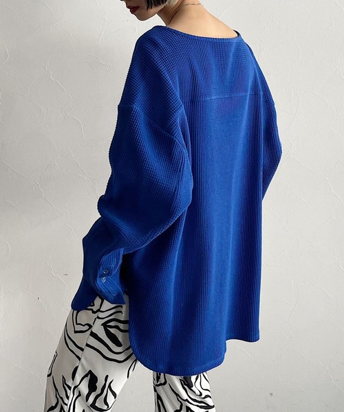 PAGEBOY（ページボーイ）の「ヘビーワッフルVネックプルオーバー（Tシャツ/カットソー・レディース・ブラック/オフホワイト/ブルー/グレイッシュベージュ・FREE）」の15枚目の写真