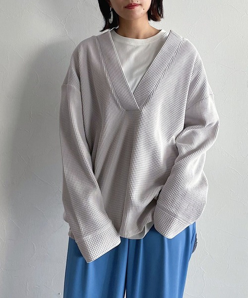 PAGEBOY（ページボーイ）の「ヘビーワッフルVネックプルオーバー（Tシャツ/カットソー・レディース・ブラック/オフホワイト/ブルー/グレイッシュベージュ・FREE）」の13枚目の写真