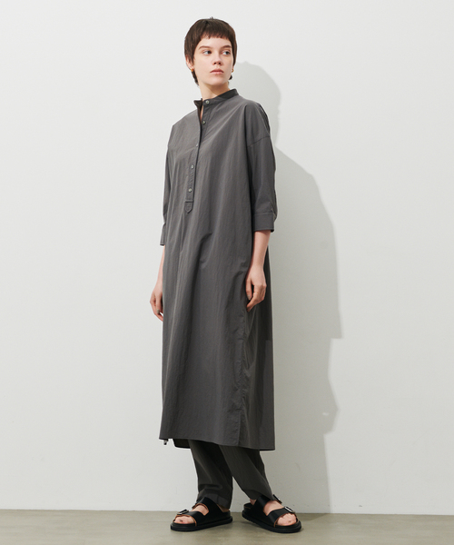 N.O.R.C by the line（ノークバイザライン）の「ナイロンストレッチバンドカラーワンピース（ワンピース・レディース・ブラック/ベージュ/カーキ/ブルー/ダークグレー・S/M/L）」の13枚目の写真