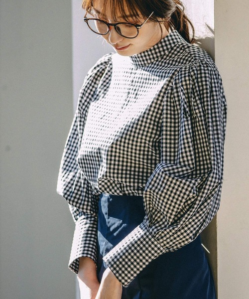 Andemiu（アンデミュウ）の「アソートパフブラウス264790（シャツ/ブラウス・レディース・オフホワイト/チェック/ベージュ/ネイビー・FREE）」の5枚目の写真