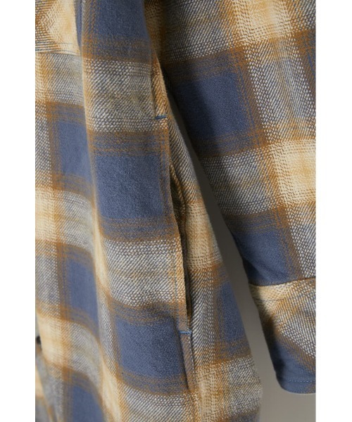 MOUSSY（マウジー）の「HEAVY FLANNEL OVER シャツ（シャツ/ブラウス・レディース・ホワイト/ネイビー/ベージュ・FREE）」の5枚目の写真