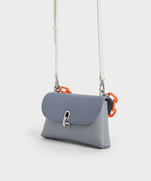 CHARLES & KEITH(チャールズ & キース)の「レン アクリルハンドルフォンポーチ / Wren Acrylic Handle Phone Pouch(ボディバッグ/ウエストポーチ・レディース・グリーン系その他2/ブラック/ブルー系その他3・XS)」の17枚目の写真