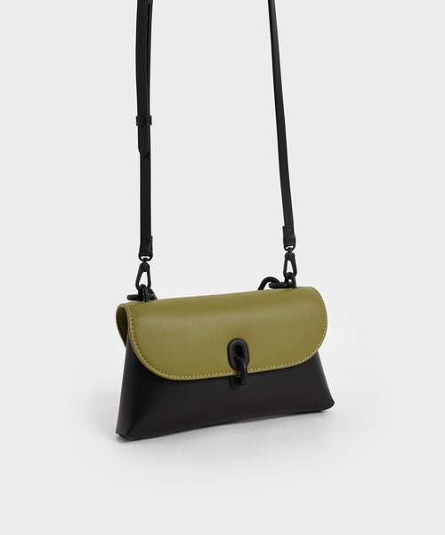 CHARLES & KEITH(チャールズ & キース)の「レン アクリルハンドルフォンポーチ / Wren Acrylic Handle Phone Pouch(ボディバッグ/ウエストポーチ・レディース・グリーン系その他2/ブラック/ブルー系その他3・XS)」の13枚目の写真