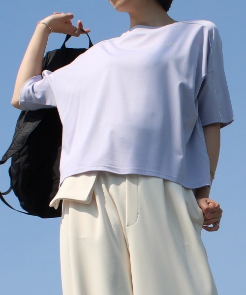 leswel(レスウェル)の「【M~5L 大きいサイズ】配色 パイピング ロゴ Tシャツ(Tシャツ/カットソー・レディース・ネイビー/ラベンダー/ベージュ・3L/5L/LL/4L/L/M)」の1枚目の写真