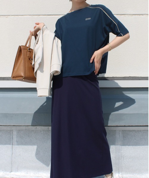 leswel(レスウェル)の「【M~5L 大きいサイズ】配色 パイピング ロゴ Tシャツ(Tシャツ/カットソー・レディース・ネイビー/ラベンダー/ベージュ・3L/5L/LL/4L/L/M)」の14枚目の写真