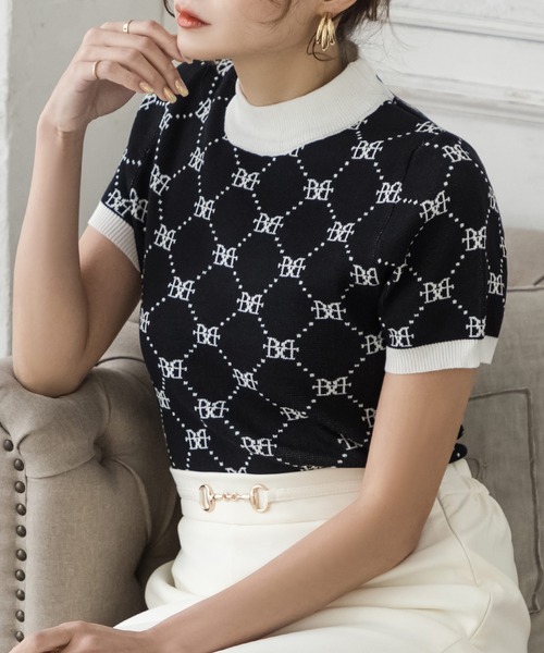 Julia Boutique(ジュリアブティック)の「BBロゴ柄半袖ニットトップス/22031(ニット/セーター・レディース・モカ/ホワイト/アイボリー/ベージュ/ブラック・ONE)」の3枚目の写真