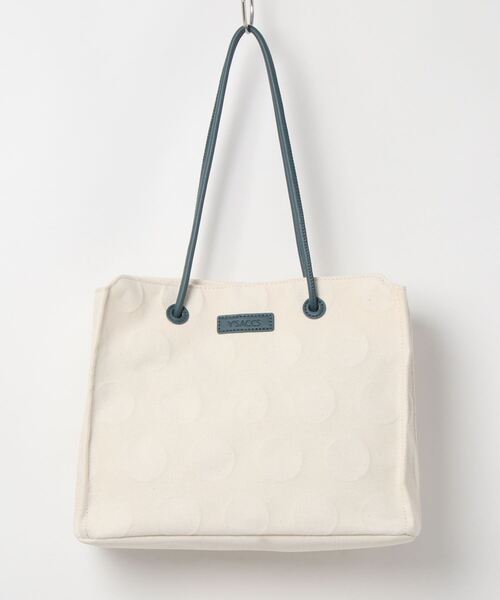 Y'SACCS（イザック）の「ヒートエンボス ポルカドットキャンバストートSサイズ（トートバッグ・レディース・グリーン/ブラック/キャメル/ブルー・FREE）」の3枚目の写真