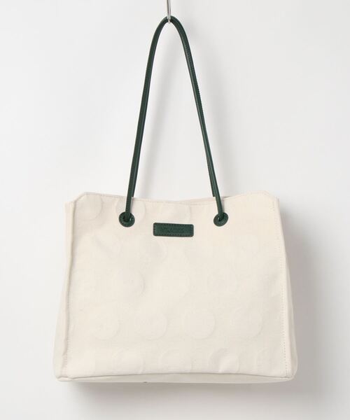 Y'SACCS（イザック）の「ヒートエンボス ポルカドットキャンバストートSサイズ（トートバッグ・レディース・グリーン/ブラック/キャメル/ブルー・FREE）」の2枚目の写真