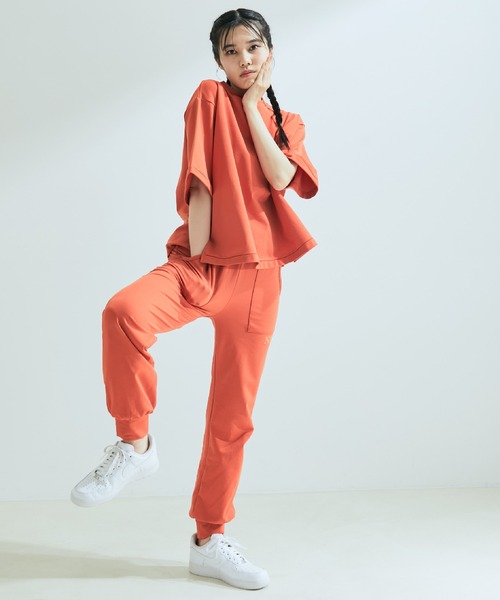 NERGY（ナージー）の「【ドライタッチ】NYCロゴ スウェット半袖プルオーバー（スウェット・レディース・ブラック/オレンジ/パープル系その他・FREE）」の12枚目の写真