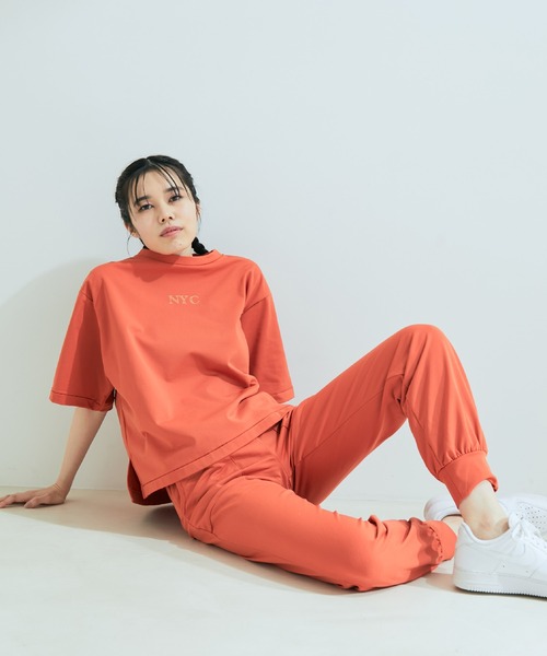 NERGY（ナージー）の「【ドライタッチ】NYCロゴ スウェット半袖プルオーバー（スウェット・レディース・ブラック/オレンジ/パープル系その他・FREE）」の10枚目の写真