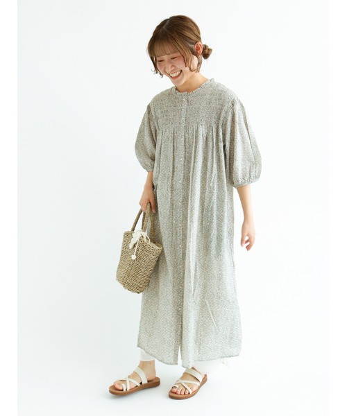 Samansa Mos2(サマンサ モスモス)の「シャーリング花柄ワンピース(ワンピース・レディース・ブラック/オレンジ/ミント・フリ-)」の2枚目の写真