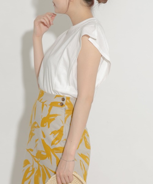 URBAN RESEARCH ROSSO（アーバンリサーチロッソ）の「『WEB/一部店舗限定』デザインスリーブカットソー（Tシャツ/カットソー・レディース・ブラック/ベージュ/オフホワイト・FREE）」の5枚目の写真