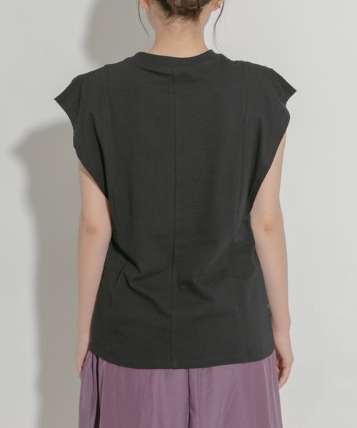 URBAN RESEARCH ROSSO（アーバンリサーチロッソ）の「『WEB/一部店舗限定』デザインスリーブカットソー（Tシャツ/カットソー・レディース・ブラック/ベージュ/オフホワイト・FREE）」の17枚目の写真