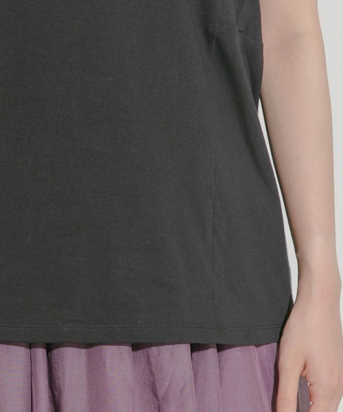 URBAN RESEARCH ROSSO（アーバンリサーチロッソ）の「『WEB/一部店舗限定』デザインスリーブカットソー（Tシャツ/カットソー・レディース・ブラック/ベージュ/オフホワイト・FREE）」の14枚目の写真