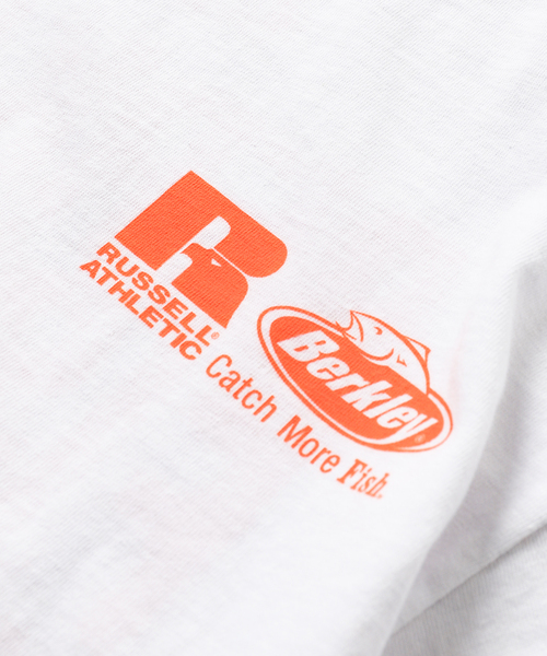 Russell Athletic(ラッセルアスレティック)の「【RUSSELL ATHLETIC×Berkey Fishing×EDIFICE】別注 プリントTシャツ(Tシャツ/カットソー・メンズ・ホワイト/ブラック/グレー・MEDIUM/LARGE)」の4枚目の写真